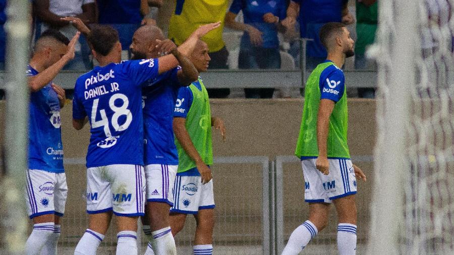Jogadores do Cruzeiro comemoram gol sobre o Tombense pela Série B - Fernando Moreno/AGIF