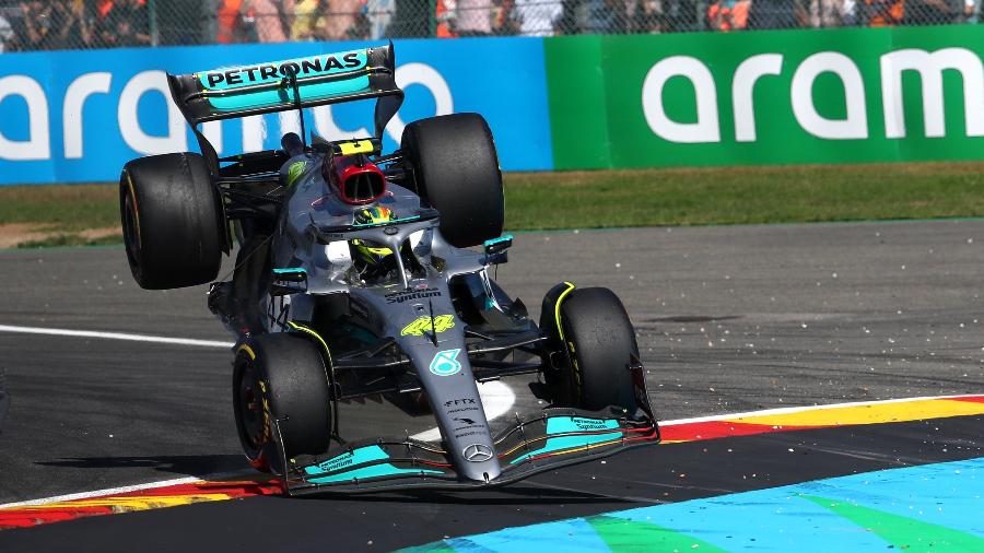Lewis Hamilton bate na primeira volta do Grande Prêmio da Bélgica - Joe Portlock - Formula 1/Formula 1 via Getty Images