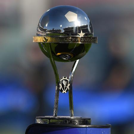 Taça da Sul-Americana é exposta antes de final entre São Paulo e Del Valle; troféu ficou com equatorianos