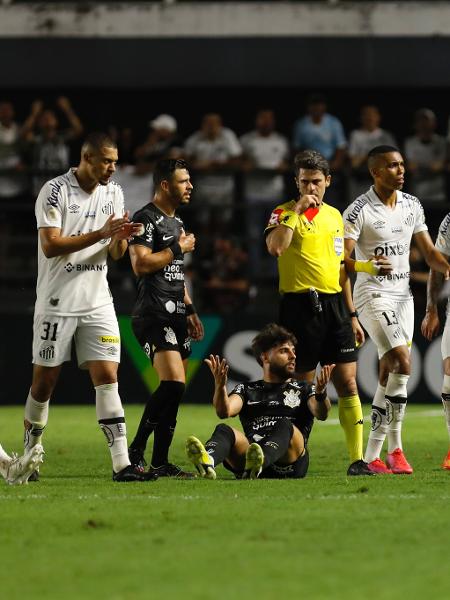 Yuri Alberto é expulso de clássico entre Santos x Corinthians no Brasileirão - Ricardo Moreira/Getty Images