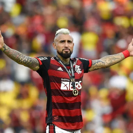 Isla revela conversa com Vidal sobre o Flamengo e se coloca à disposição de  Dome para estrear contra o Santos, flamengo