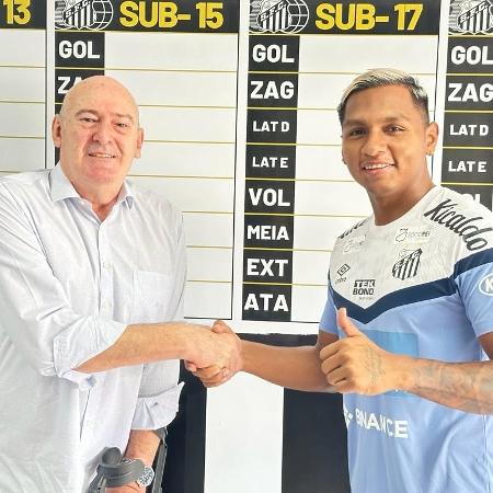 Alfredo Morelos com o presidente do Santos Andrés Rueda