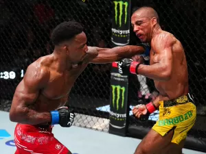 UFC Vegas 92: Edson Barboza batalha, mas sucumbe diante de rival invicto