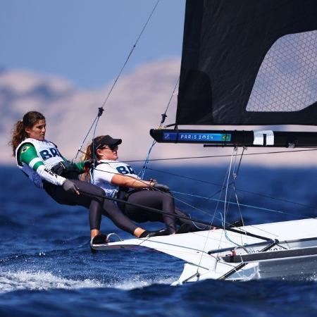 Martine Grael e Kahena Kunze durante a disputa da Vela 49erFX nas Olimpíadas de Paris 2024