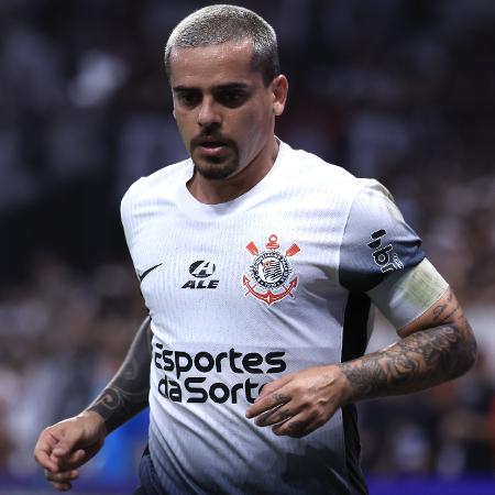 Fagner em ação pelo Corinthians em jogo do Brasileirão