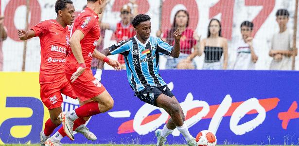 Grêmio supera adversidade e avança na Copinha após empate emocionante contra Guará.