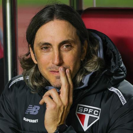 Luis Zubeldía, técnico do São Paulo, durante jogo contra o Vasco - TOMZÉ FONSECA/THENEWS2/ESTADÃO CONTEÚDO