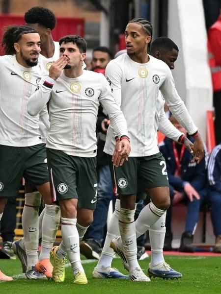 Jogadores do Chelsea comemoram gol marcado contra o Nottingham Forest pelo Campeonato Inglês Jogadores do Chelsea comemoram gol marcado contra o Nottingham Forest pelo Campeonato Inglês
