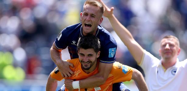 Bósnia vence Catar por 3 a 1 e aguarda definição para avançar na Copa