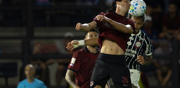 Juca Kfouri: Furada espetacular de goleiro abre vitória importante do Corinthians