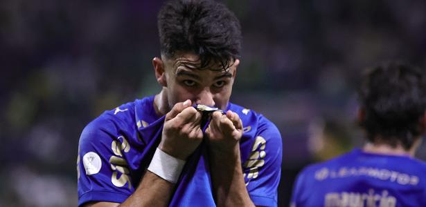 Palmeiras faz festa contra frágil Santos e vence com Parabéns a Você