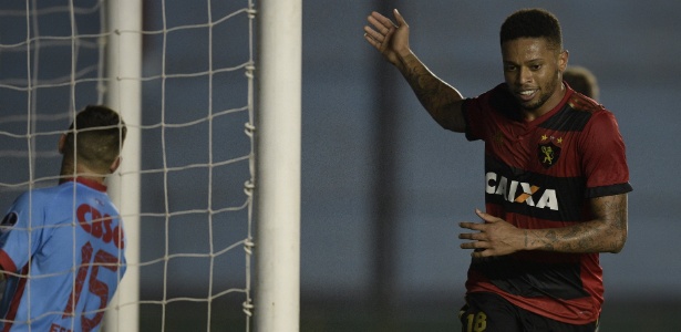 Autor dos gols da vitória na ida, André marcou para o Sport também na Argentina - Juan Mabromata/AFP Photo