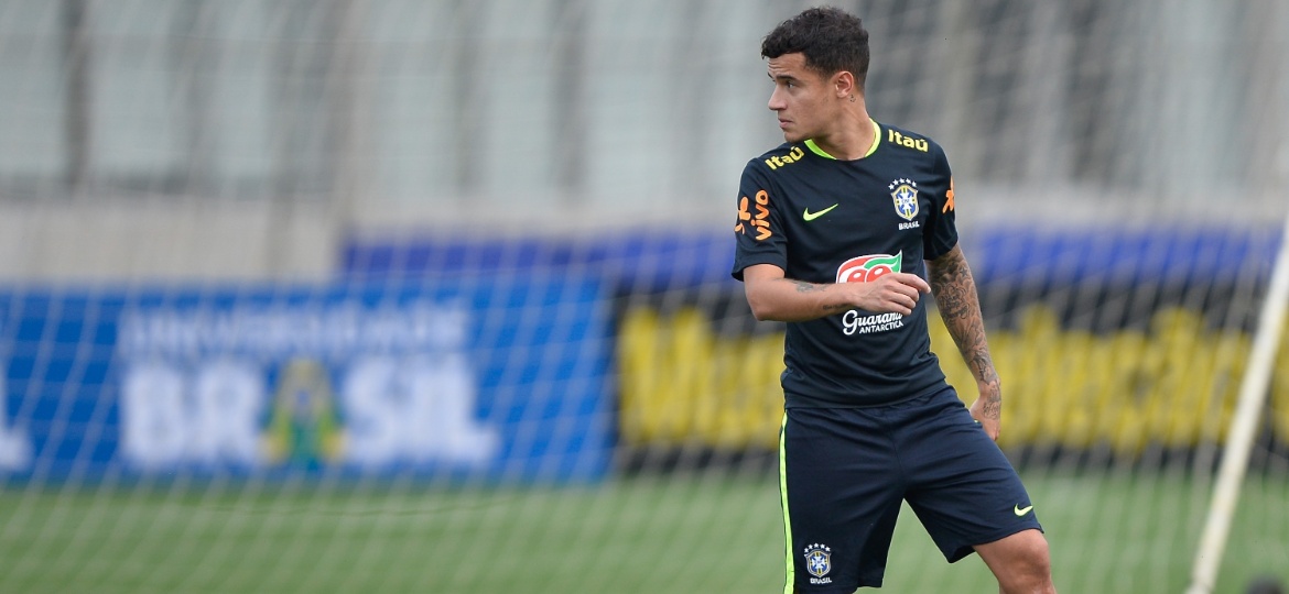 Philippe Coutinho durante treino da seleção brasileira; meia acabou permanecendo no Liverpool - Pedro Martins/MoWA Press
