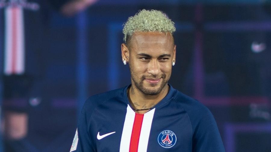 Neymar, em apresentação de uniforme do PSG - Paris Saint-Germain Football/PSG via Getty Images
