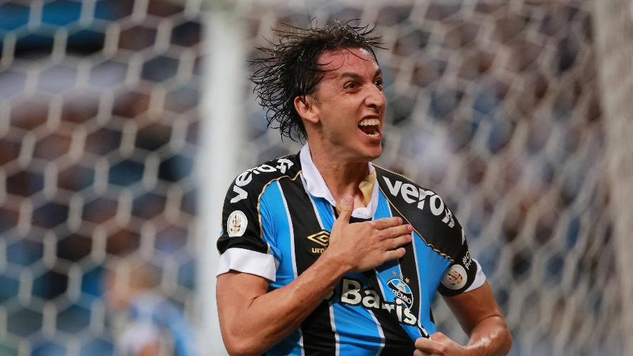 Geromel comemora gol de cabeça que abriu o placar no Gre-Nal - Diego Vara/Reuters