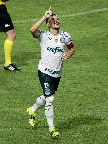 Willian jogador do Palmeiras comemora seu gol durante partida contra o CRB  - Celio Junior/AGIF