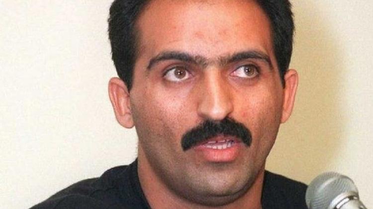 Raed fotografado na entrevista coletiva realizada após sua deserção - Getty Images - Getty Images