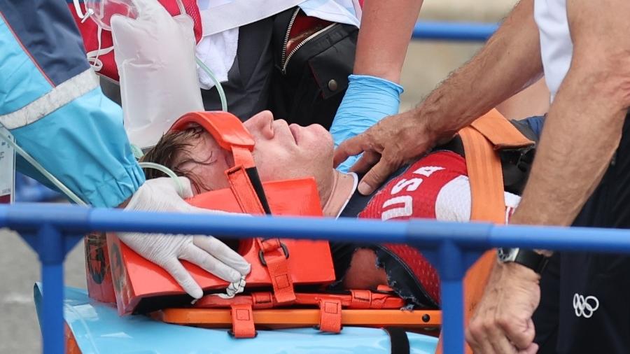 Connor Fields recebe atendimento médico durante as Olimpíadas de Tóquio - Christian Hartmann/Reuters