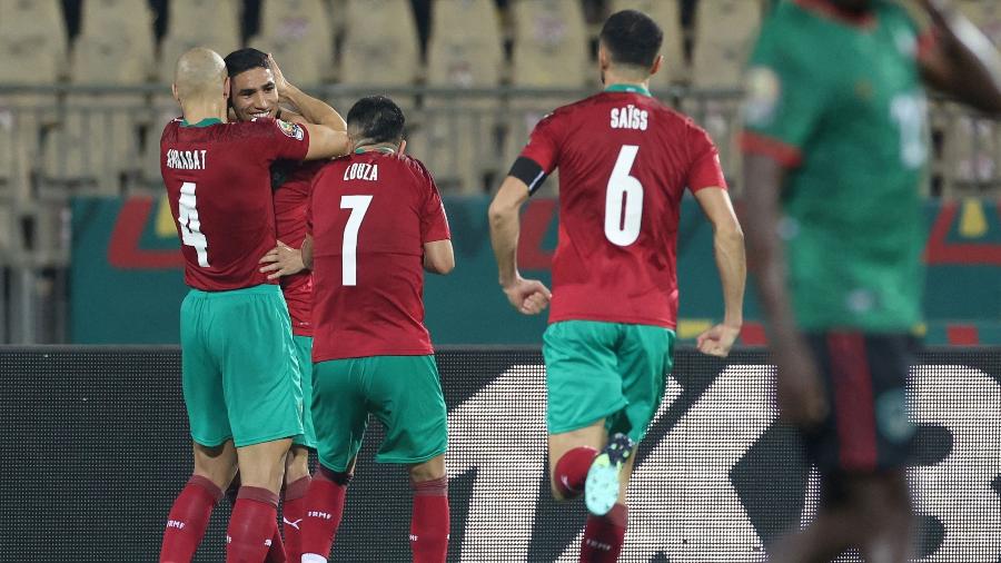 Achraf Hakimimarca gol da classificação de Marrocos para as quartas da Copa Africana das Nações - KENZO TRIBOUILLARD/AFP