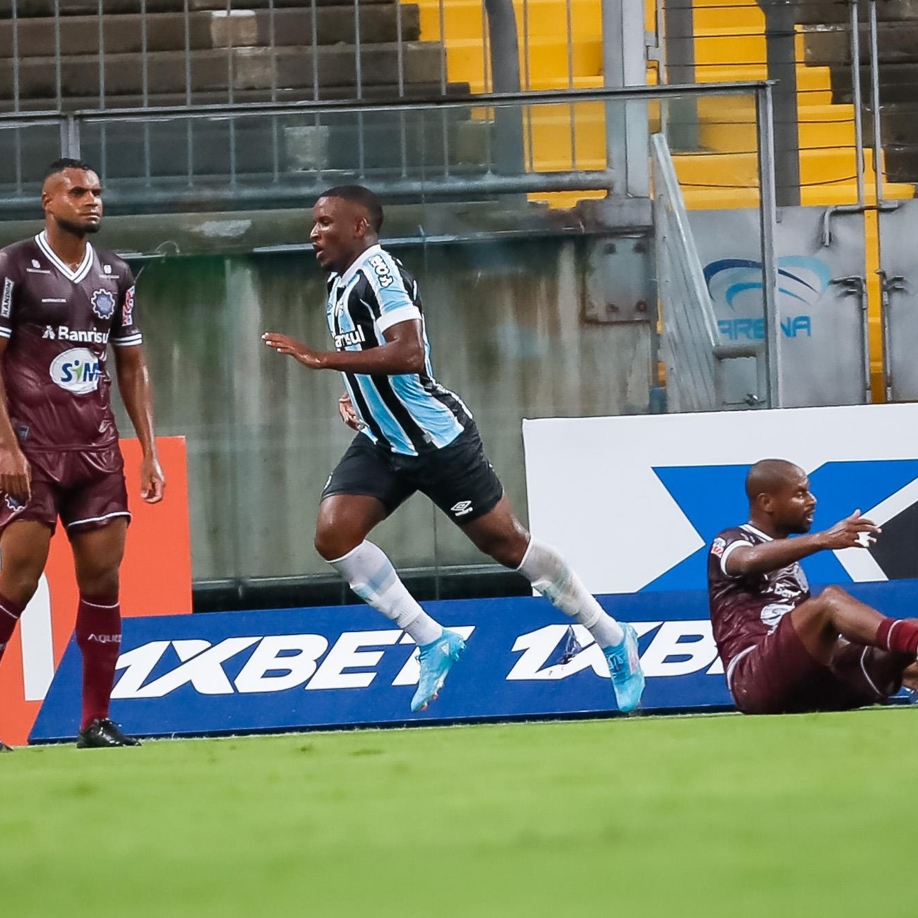 Caxias anuncia atacante do Grêmio que tem multa milionária