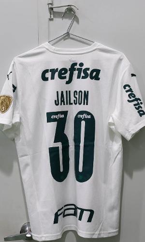 Camisa do jogador Jailson, volante do Palmeiras, antes do jogo contra o Emelec, no vestiário estádio George Capwell, pela Libertadores 2022