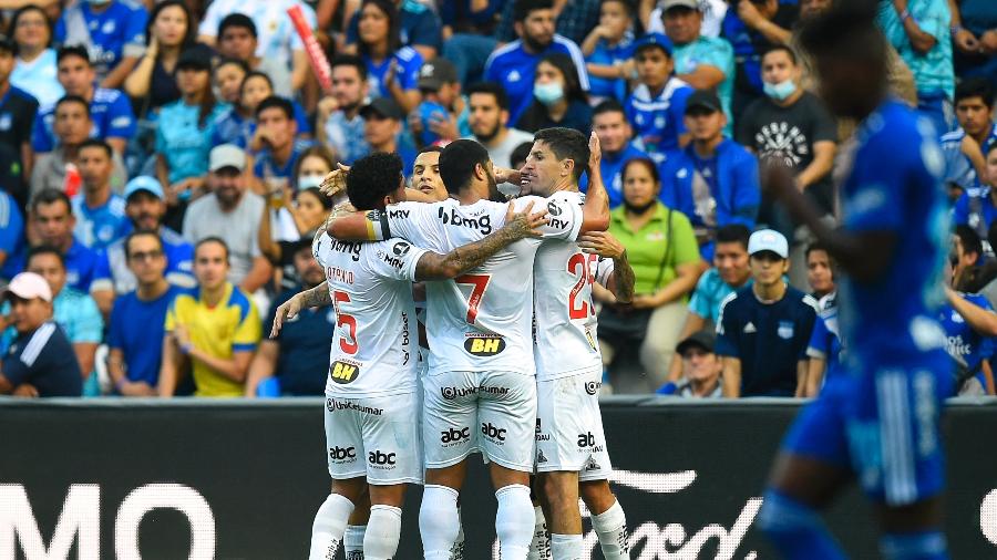 Jogadores do Atlético-MG comemoram gol de Ademir contra o Emelec pela ida das oitavas de final da Copa Libertadores - RODRIGO BUENDIA / AFP