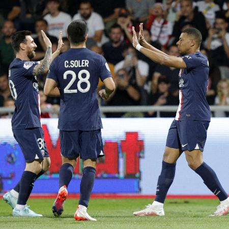 Mbappé, do PSG, comemora gol marcado contra o Ajaccio pelo Campeonato Francês - Pascal Pochard-Casabianca / AFP