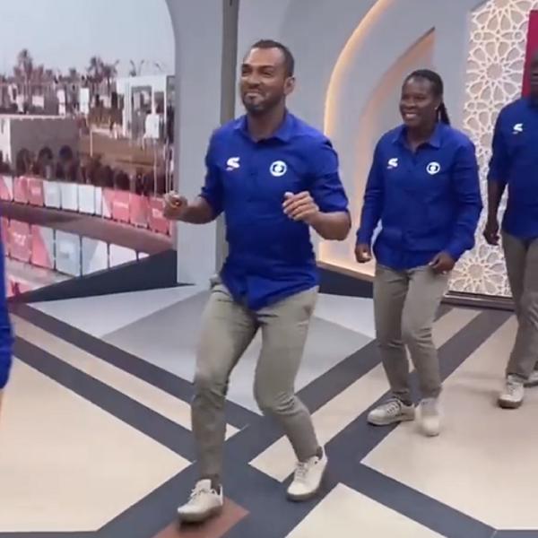 Narradora e comentaristas da Globo fazem dança do pombo, de Richarlison