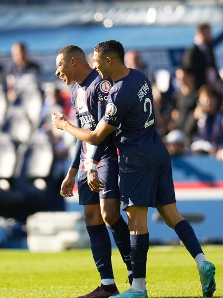 Mbappé e Hakimi comemoram gol pelo PSG, durante partida pela Ligue 1 - Icon Sportswire via Getty Images