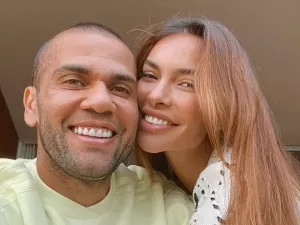 Joana Sanz celebra de aniversário de Daniel Alves: 'Feliz volta ao Sol'