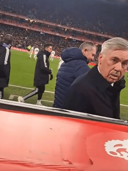 Ancelotti se surpreendeu com pedido de torcedor por chiclete - Reprodução/Twitter