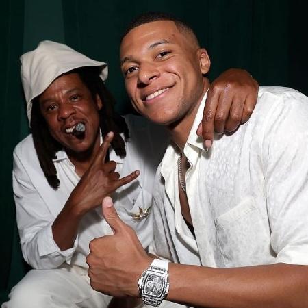 Jay-Z posa com Mbappé durante white party; foto foi publicada pelo jogador - Reprodução/Instagram