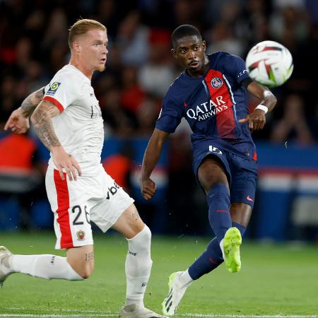 Melvin Bard, do Nice, e Dembele, do Paris Saint Germain durante confronto pelo Campeonato Francês