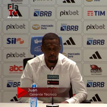 Juan em entrevista coletiva no Flamengo