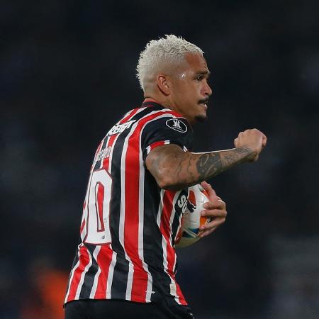 Luciano, do São Paulo, comemora após marcar contra o Talleres, pela Libertadores