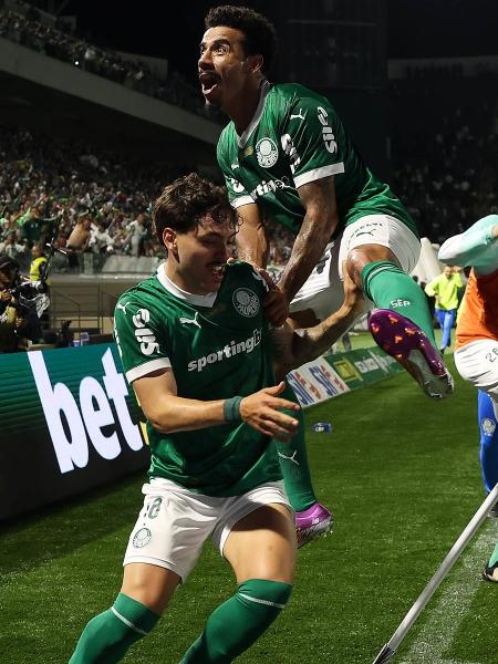 Lucas Evangelista e Maurício comemoram gol da vitória do Palmeiras no clássico contra o São Paulo Lucas Evangelista e Maurício comemoram gol da vitória do Palmeiras no clássico contra o São Paulo