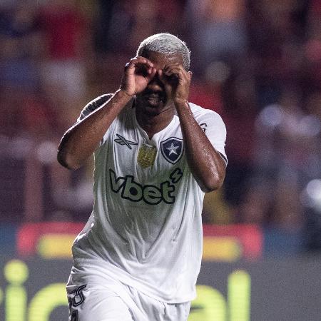 cuiabano, do botafogo, comemora após marcar contra o sport, pelo brasileirão cuiabano, do botafogo, comemora após marcar contra o sport, pelo brasileirão