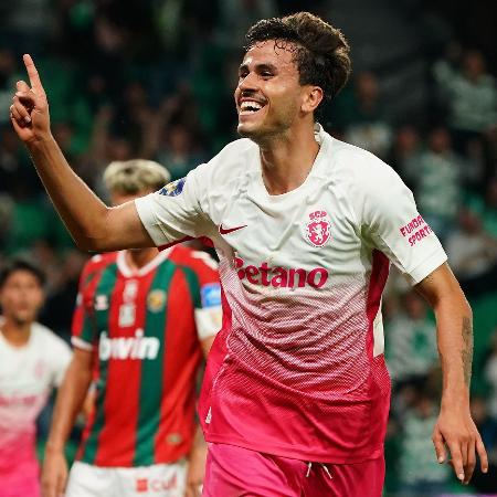 Pedro Lima, do Sporting, comemora segundo gol contra Marítimo na Allianz Cup