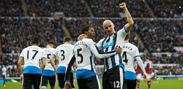 Shelvey em ação pelo Newcastle - Reuters / Lee Smith