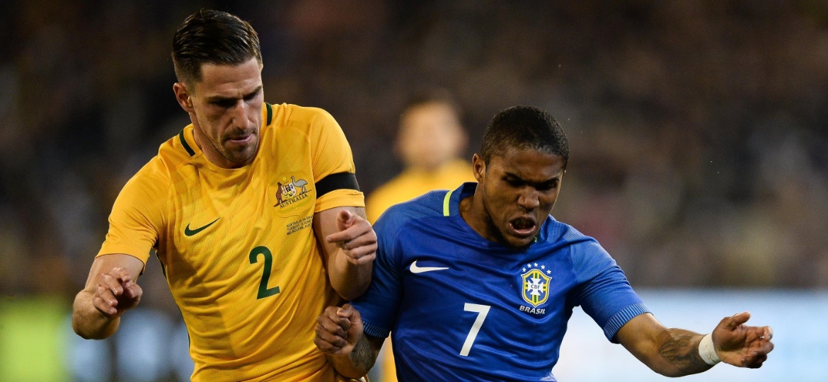 Lance do duelo entre Brasil x Austrália, jogo que ficou fora da grade da Globo; em novembro, situação pode se repetir - Pedro Martins/ MoWa Press