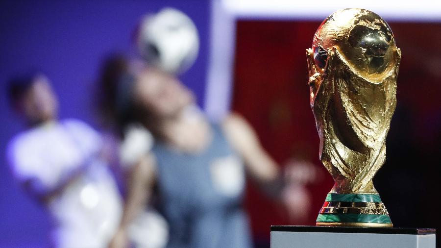 Taça da Copa do Mundo antes do sorteio dos grupos do Mundial da Rússia - Sergei Karpukhin/Reuters