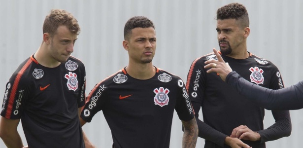 Carlos Augusto, 19 anos, Thiaguinho, 21, e Léo Santos, 19, são titulares do Corinthians - Daniel Augusto Jr/Ag. Corinthians