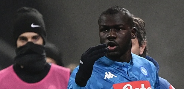 Kalidou Koulibaly, do Napoli, durante jogo contra a Inter de Milão - Marco Bertorello/AFP