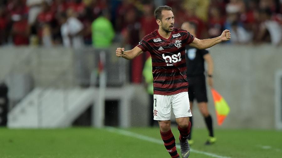 Everton Ribeiro é um dos jogadores mais experientes do elenco do Flamengo - Thiago Ribeiro/AGIF