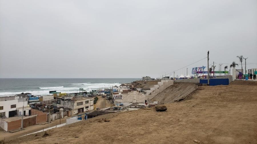 Vista da cidade e da entrada para o local de provas de surfe do Pan - Karla Torralba/UOL