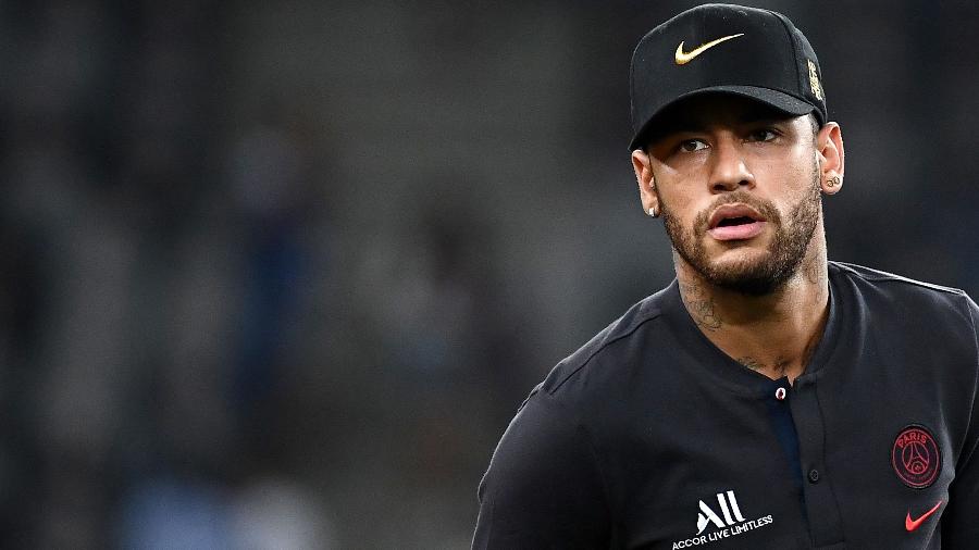 Neymar assiste a jogo do PSG contra o Rennes em agosto; jogador ainda não estreou pelo time na temporada - Franck Fife/AFP