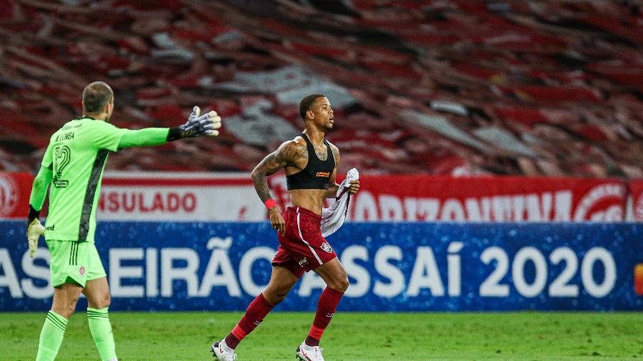 Caio Paulista comemora gol da vitória do Fluminense sobre o Inter pelo Brasileirão - Fernando Alves/AGIF