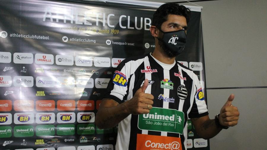 Loco Abreu foi apresentado pelo Athletic Club - Fernanda Trindade/Athletic