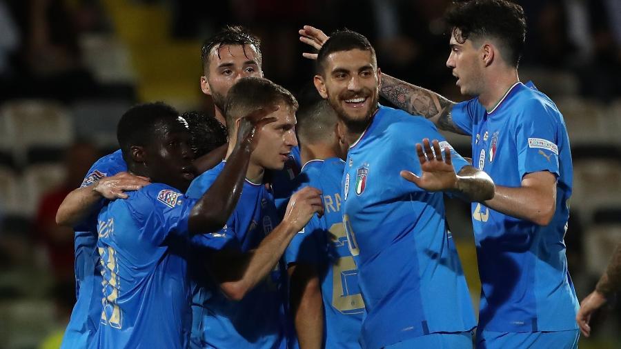 Nicolo Barella comemora gol pela Itália em jogo contra a Hungria pela Liga das Nações - Marco Luzzani/Getty Images