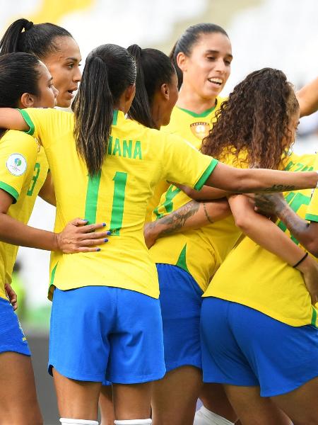 Jogadoras da seleção brasileira comemoram gol na Copa América feminina - Juan BARRETO / AFP